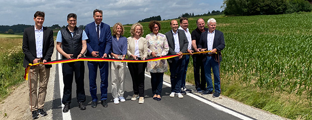 v.l.n.r.: Stefan Leitner, Maximilian Heimerl, Stephan Mayer, Veronika Nies, Monika Maier, Dr. Petra Loibl, Florian Oßner, Daniel Hobmaier, Johann Ziegleder und Erwin Baumgartner,